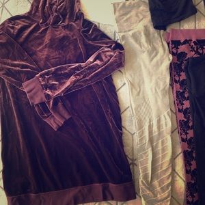 Maternity hoodie and leggings